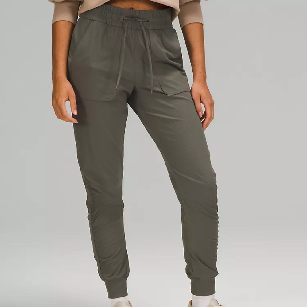 Beyond the Studio Jogger Colour Grey Sage Size 2